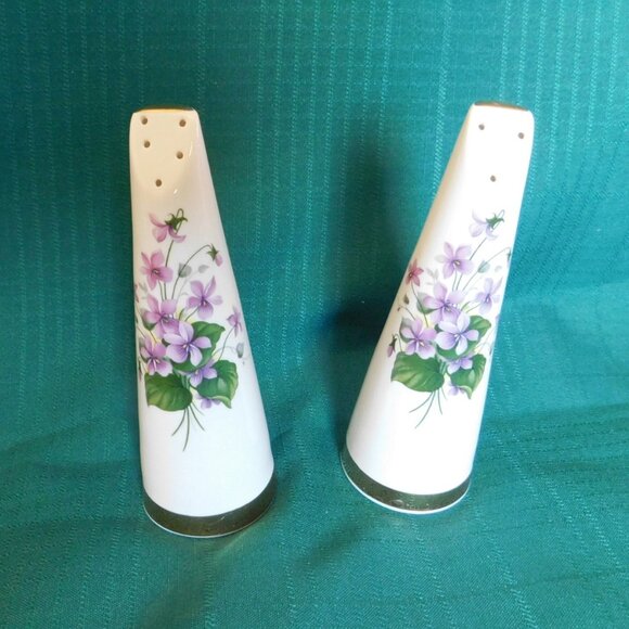 Royal Stuart purple violets salt and pepper set near mint condition - Picture 1 of 7